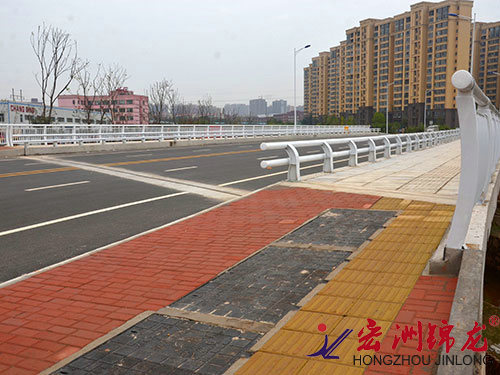 橋梁鋅鋼護(hù)欄 橋梁鋅鋼護(hù)欄