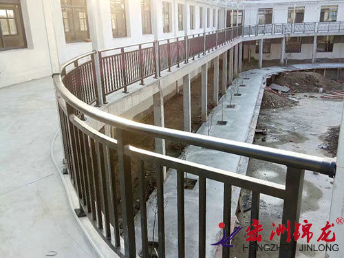 鋅鋼陽臺護(hù)欄實(shí)拍
