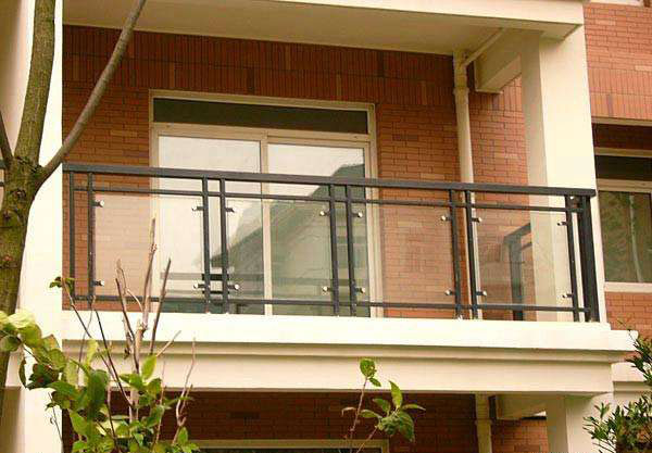 鋅鋼陽臺(tái)護(hù)欄安裝后實(shí)拍圖