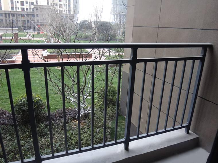 如何區(qū)分鋅鋼護欄涂層的好壞 如何區(qū)分鋅鋼護欄涂層的好壞