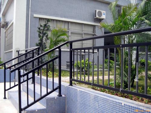 鋅鋼護(hù)欄會(huì)不會(huì)生銹 鋅鋼護(hù)欄會(huì)不會(huì)生銹