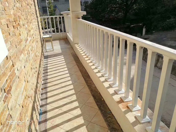 各規(guī)格熱鍍鋅護欄實拍