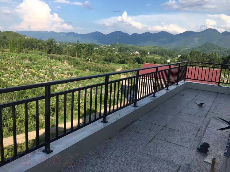 熱鍍鋅護(hù)欄使用實(shí)拍