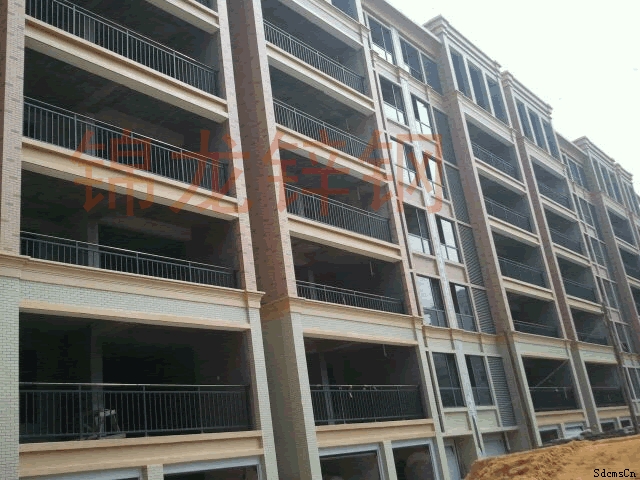 常德市澧縣小區(qū)黑色鋅鋼陽(yáng)臺(tái)護(hù)欄客戶應(yīng)用案例