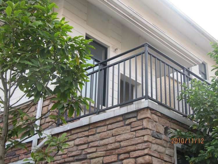 鋅鋼陽臺(tái)欄桿實(shí)拍照片