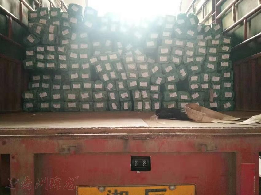 鋅鋼型材每天發(fā)貨實拍圖二