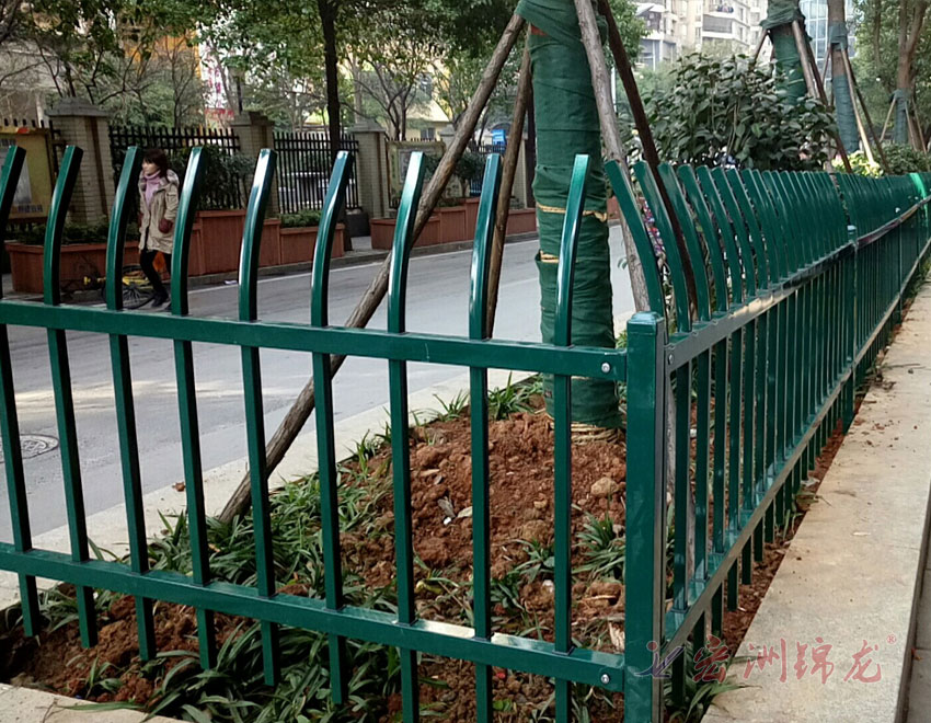 湖南城市道路綠化帶鋅鋼護(hù)欄圍欄生產(chǎn)廠家