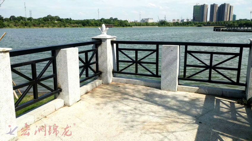 長沙斑馬湖公園景觀鋅鋼護欄案例 長沙斑馬湖公園景觀鋅鋼護欄案例