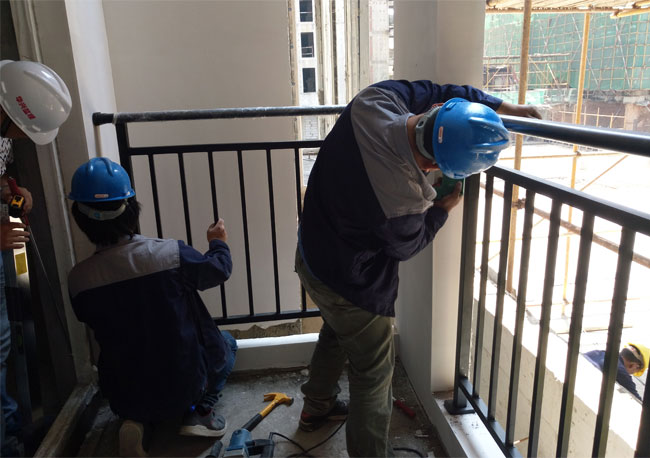 鋅鋼陽臺護欄施工注意事項