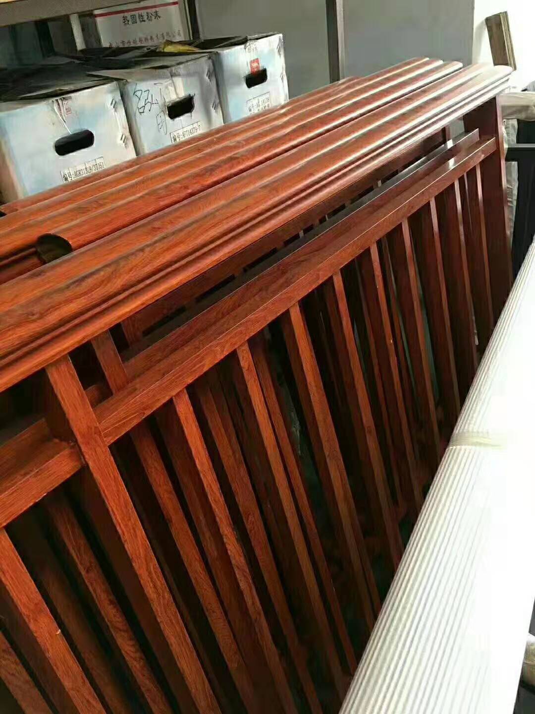 木紋鋅鋼護(hù)欄出廠前實(shí)拍