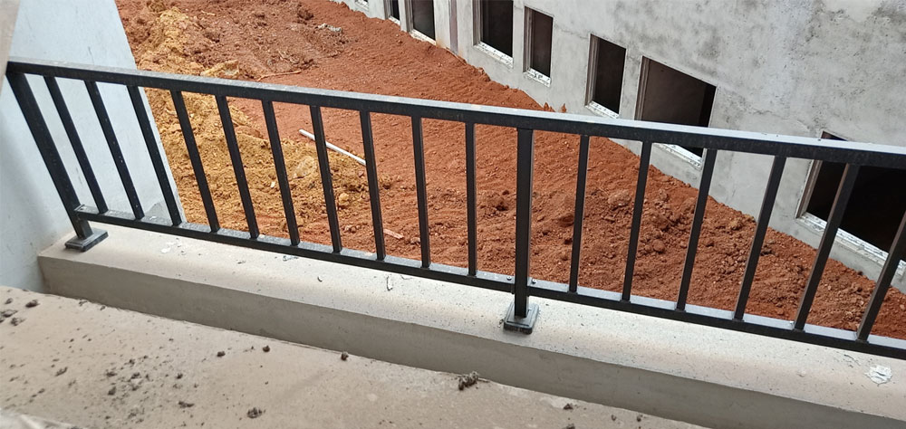 醴陵市升熙路鋅鋼陽(yáng)臺(tái)護(hù)欄