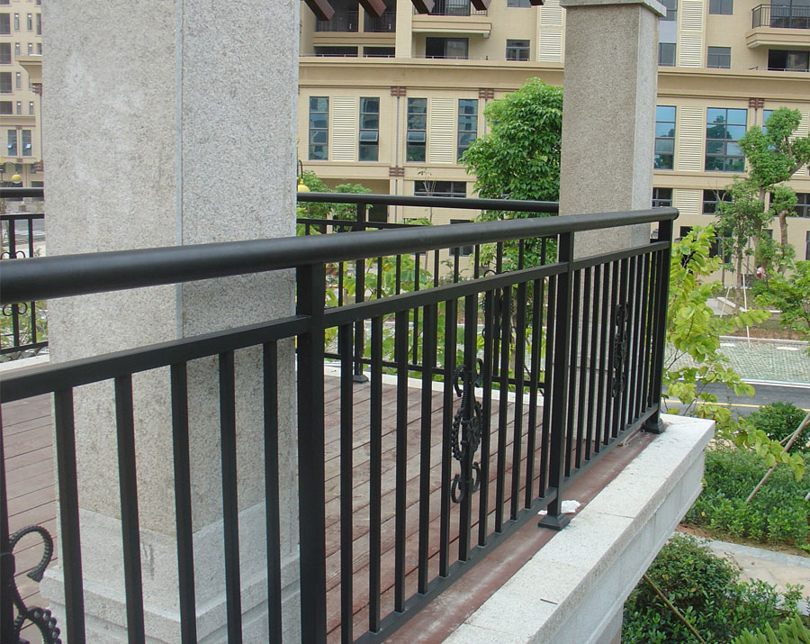 鋅鋼護(hù)欄的使用壽命 鋅鋼護(hù)欄的使用壽命